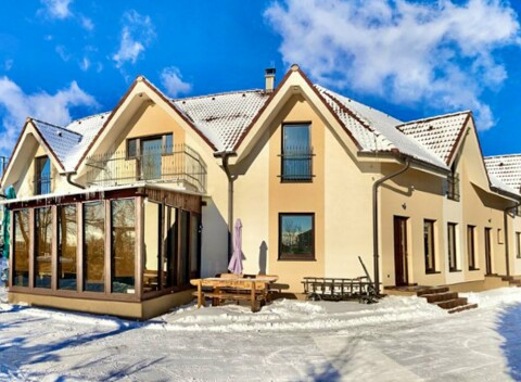 Národný park Vysoké Tatry blízko skiareálov: Nová Lesná vo Vile Lesana s raňajkami + víno a zľava do aquaparku