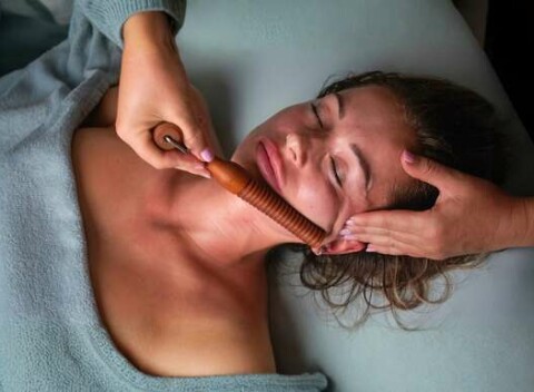 Maderoterapia a manuálny Lifting tváre s vyživovacou maskou v RehaBell