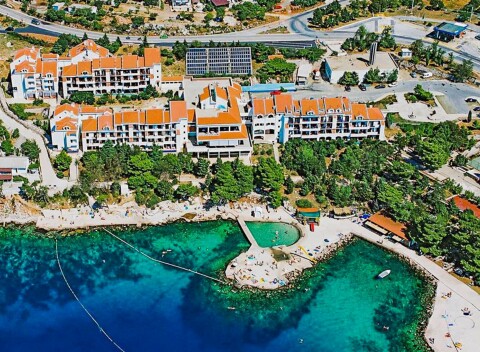 Chorvátsko 100 m od mora v Hoteli Zagreb *** s plnou penziou, bazénmi, saunou a animáciami + dieťa zadarmo