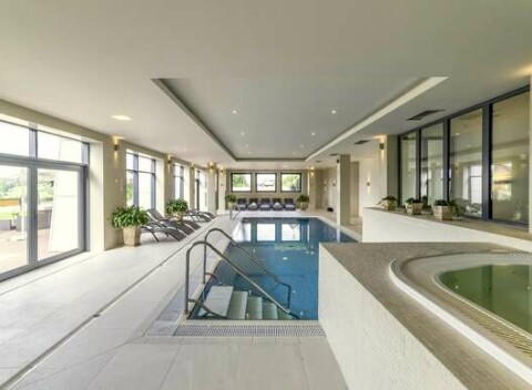 Hotel Zbojnicowka*** len 16 minút od hraníc s neobmedzeným wellness a možnosťou vstupu do Termy Bukovina