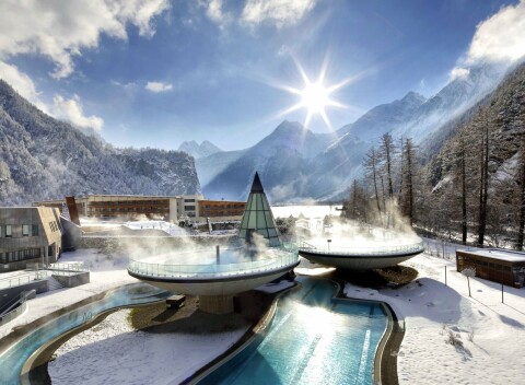 Luxusný wellness pobyt v Tirolsku: Hotel Aqua Dome ****+ s polpenziou, obrovskými termálnymi kúpeľmi a zábavou