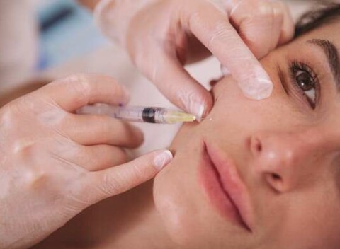 Komplexné výplne kyselinou hyalurónovou v Bloom Clinic Bratislava – pery, vrásky, kontúry