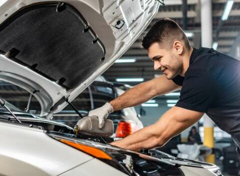 Profesionálna výmena oleja a filtrov s kontrolou vozidla v Garage Point