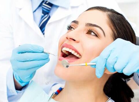 Vstupná zubná prehliadka s RTG diagnostikou alebo ambulantné bielenie zubov v Pohotovosť 24/7