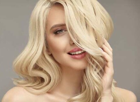 Dámsky strih, farbenie vlasov aj balayage v kaderníctve Ivett Ellegance na Miletičovej