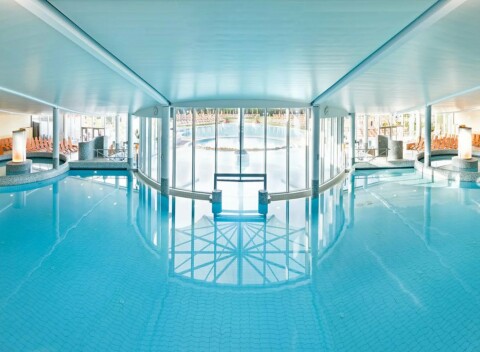 Relax v Rakúsku: Therme Laa - Hotel, Silent Spa & Villas **** s polpenziou, termálnymi kúpeľmi a wellness