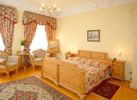 Karlovy Vary luxusne v 4* Hoteli Heluan & Ester s polpenziou, bazénom a masážou.