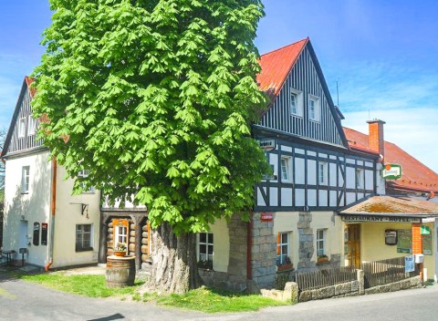 České Švajčiarsko: Hotel U Zeleného stromu *** s polpenziou + úschovňa bicyklov.