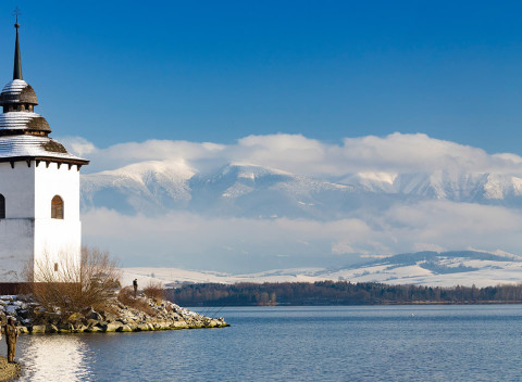 Rodinný pobyt s raňajkami v Penzióne Prameň so vstupom do aquaparkov Bešeňová a Tatralandia.