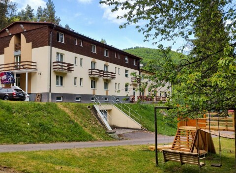 Pobyt pri CHKO Strážovské vrchy: Hotel Magura *** s raňajkami či polpenziou a vstupom do wellness + procedúry