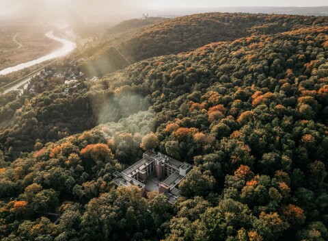Wolský les len 6 km od hradu Wawel a 9 km od Krakova: Forest Hotel *** s polpenziou a zľavou na Zoo a aquapark