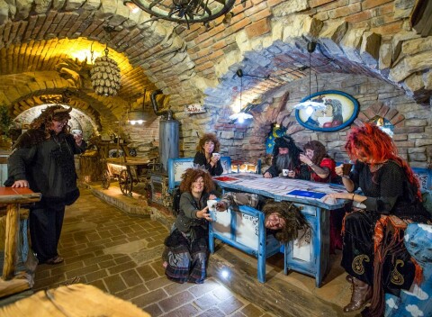 Na skok do pekla: Peklo Čertovina v Hoteli Kocourkov s polpenziou a herňou + zľava do Rozprávkovej dedinky