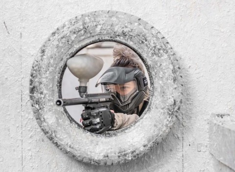 Paintball v aréne podľa mapy Fy_snow z Counter-Strike - adrenalinová výzva.