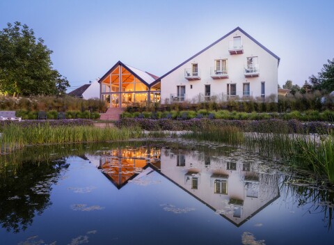 Hegykő pri kúpeľoch: Lifestyle budova Hotela Tornácos ***+, polpenzia/plná penzia, 2 wellness centrá a termály