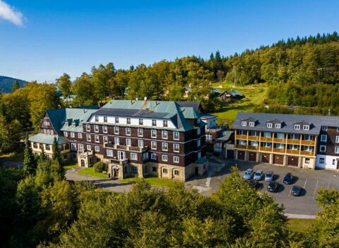 Pustevny: Prostřední Bečva v historickom horskom Hoteli Tanečnica *** s raňajkami či polpenziou + bazén