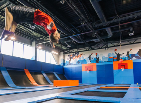 Základné vstupné pre jednu osobu do JUMP ARENY v jedinečnom trampolínovom centre na Slovensku.
