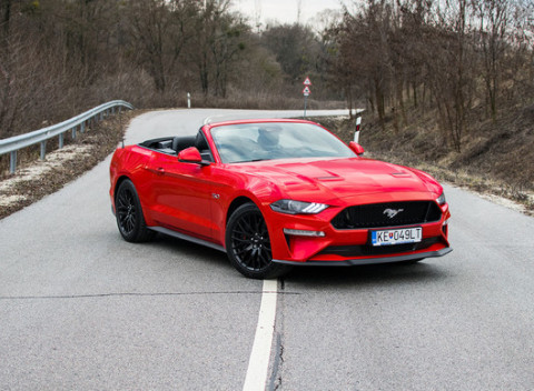 Zážitková jazda na Ford Mustang GT Cabrio, ako vodič alebo spolujazdec podľa zvoleného času.