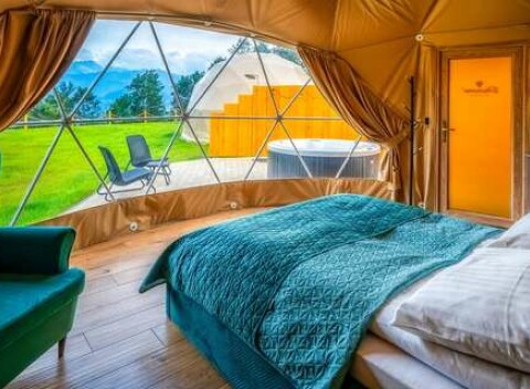 Diamond Glamp s privátnou vírivkou a raňajkami doručenými ku dverám