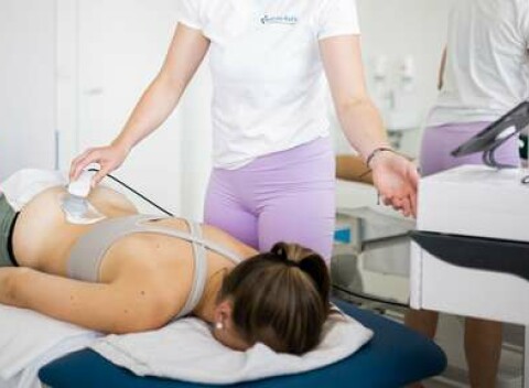 Uľavte svojej chrbtici: Regenerácia s modernými terapiami v rehabilitačnej klinike ReFit