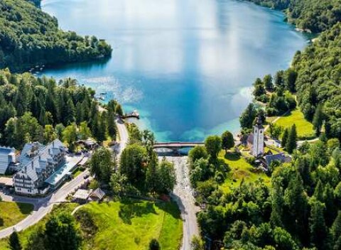 4-hviezdičkový hotel Jezero len 100 m od slovinského Bohinjského jazera s raňajkami a bazénom