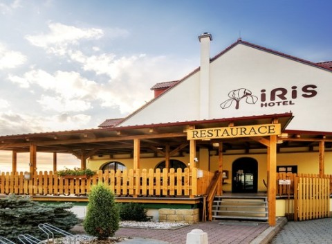 Jarná Pálava a pobyt vo wellness hoteli Iris*** s procedúrami, vírivkou a polpenziou pre dvoch.