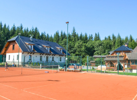 Beskydy: Hotel Na Dolině *** na úpätí Radhošťa + raňajky, degustácia a wellness.