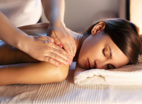 Relaxačné masáže v obľúbenom salóne Vita Verde. Úľava od bolesti, uvoľnenie spazmov a napätia.