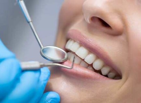 Dentálna hygiena vo White Dental Clinic+ 2x medzizubná kefka ZADARMO
