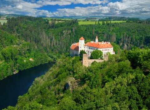Za hradmi a vínom na južnú Moravu: Bítov, Vranov aj Znojmo - zájazd na 1 noc s raňajkami