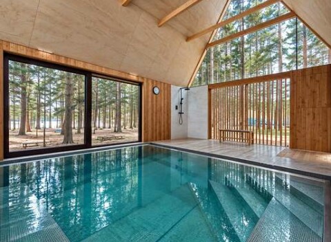 Hotel Kouty v krásnej prírode Vysočiny s lesným wellness a vyhrievaným bazénom
