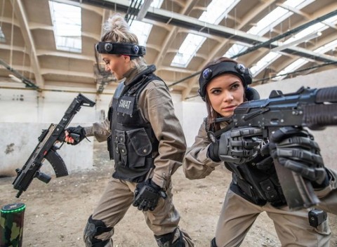 Laser tag v priestoroch propaintball pre 1 osobu - akčná aktivita, ktorá realitu pretvára na zábavnú.