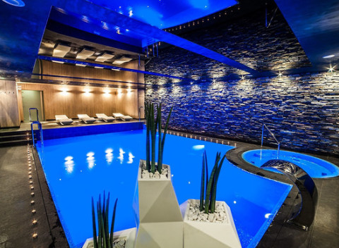 Perfektne ohodnotený poľský hotel Zawrat s neobmedzeným wellness 2 km od Termy Bania.