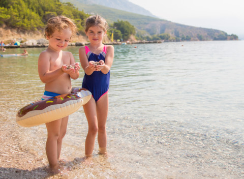 Chorvátsko: Baška Voda v Penzióne Radič pri pláži s polpenziou a delegátom.