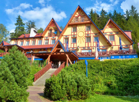 Beskydy v penzióne Sluníčko s polpenziou, wellness a bazénom + Beskydy Card.