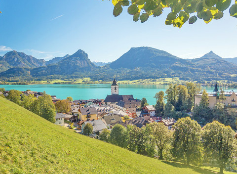 Rakúske Alpy v hoteli priamo na brehu jazera Wolfgangsee s bufetovými raňajkami.