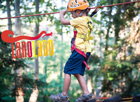 Lanoland v korunách stromov. Vstup do lanového centra na Kolibe pre veľkých aj malých.