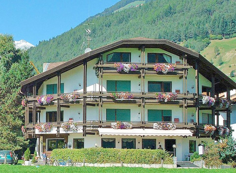 Talianske Alpy v hoteli s neobmedzeným wellness a polpenziou + bazén a platnosť do septembra 2019.