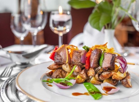 Degustačné 7-chodové menu inšpirované gréckou kuchyňou v reštaurácii Hotela Devín****.