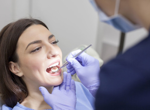 1x alebo 2x dentálna hygiena a poradenstvo pre domácu hygienu v Dr. Martin Dental Clinic.