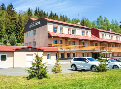 Jizerské hory v Hoteli Bon *** s privátnym wellness, polpenziou a Jizerky Card.