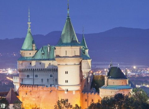 Kúpeľné Bojnice - Ozdravný pobyt (nielen) pre seniorov v 3* hoteli Regia kúsok od zámku a kúpeľov.