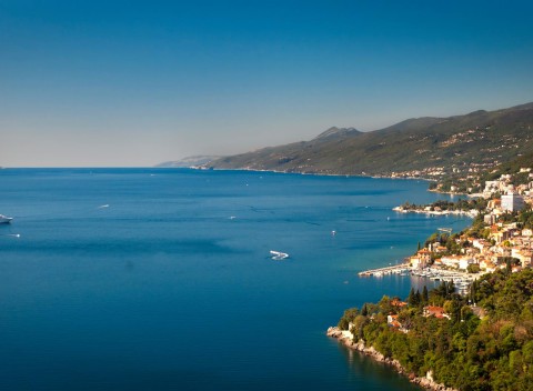 Dovolenka na Istrii 50 m od mora v 4* hoteli Astoria s polpenziou - letovisko Opatija.