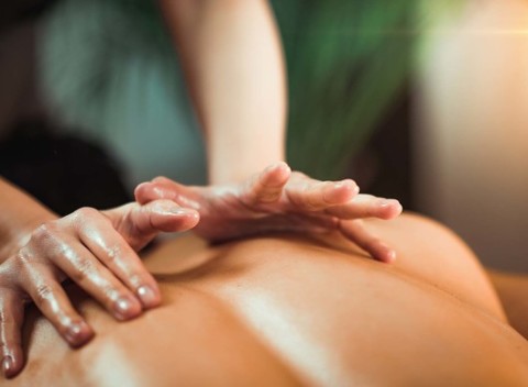 Uvoľňujúca a ozdravná masáž v centre v salóne Viki. Relax nielen pre telo ale i dušu.