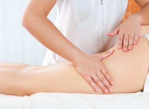 Hodinová manuálna anticelulitídna masáž so zábalom naštartuje váš metabolizmus a lymfatický systém.