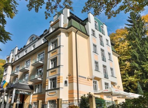 Wellness pobyt v 4* Villa Savoy s polpenziou, obedom a procedúrami v centre Mariánskych Lázní.