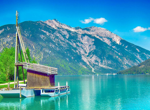 Tirolsko v horskom penzióne neďaleko jazera Achensee s rozšírenou polpenziou, saunou.