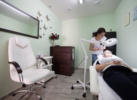 Dokonalé slávnostné líčenie Chystáte sa na ples, oslavu alebo svadbu ?