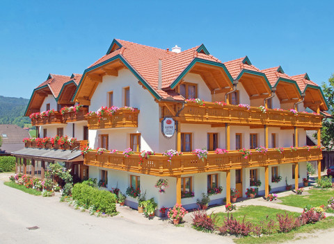 Rakúsko – Korutánsko v lete v hoteli obklopenom horami i jazerami + polpenzia.