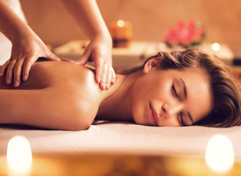 Energizujúca Nuru masáž pre dámy - zmyselný relax a uvoľnenie pre telo i dušu.