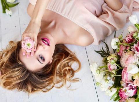 Kompletné hĺbkové čistenie pleti mikrodermabráziou alebo ultrazvukom.